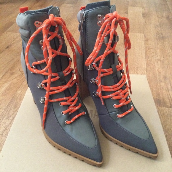 Steve Madden Karey Leather Heel Bootie NIB - Picture 3 of 10